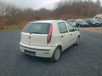 Fiat Punto 2009 photo 2