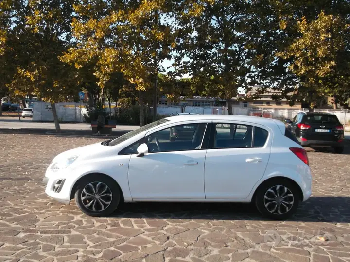 Opel Corsa 2012 photo 2