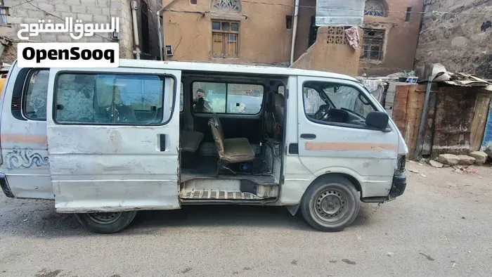 Toyota Hiace 1999 photo 2