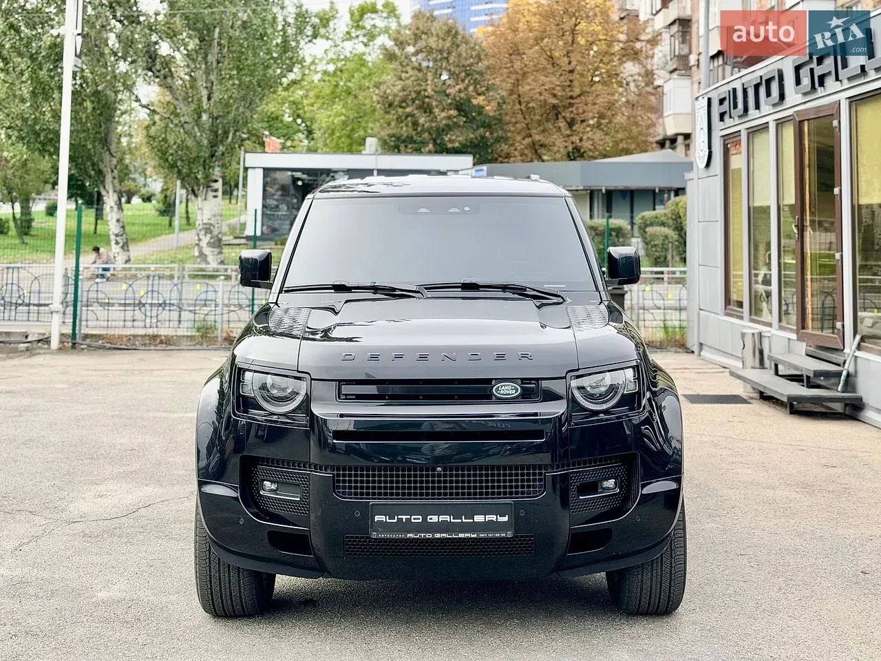 Land Rover Defender 2023 photo 2