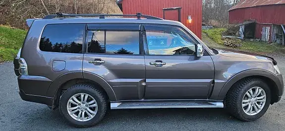 Mitsubishi Pajero 2012 photo 4