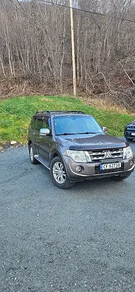 Mitsubishi Pajero 2012 photo 2