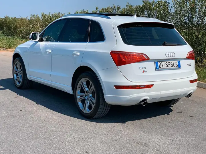 Audi Q5 2009 photo 2