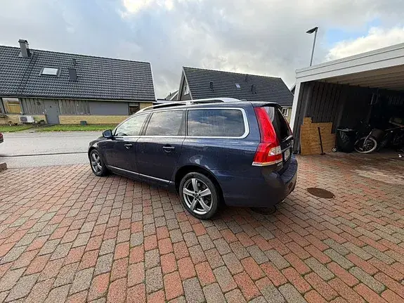 Volvo V70 2015 photo 2