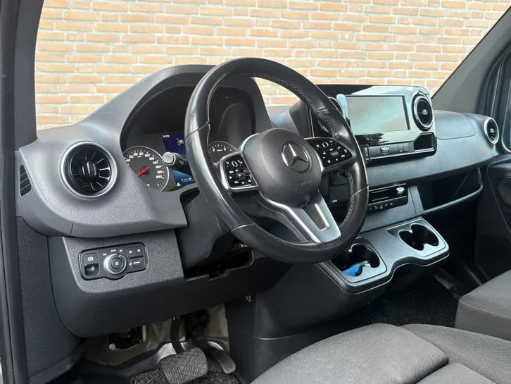 Mercedes-Benz Sprinter 2022 photo 2