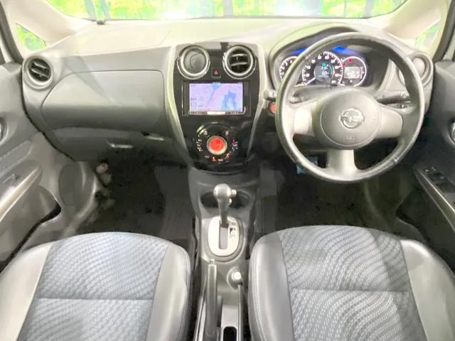 Nissan Note 2012 photo 2