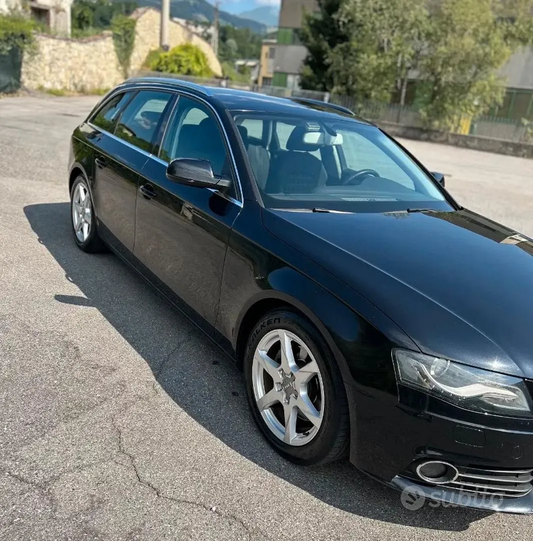 Audi A4 2011 photo 2