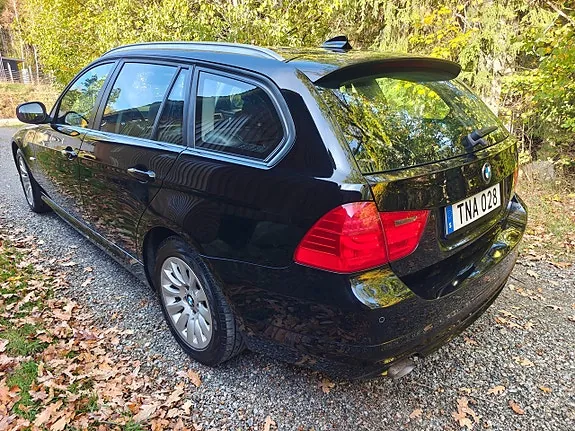 BMW 318D 2011 photo 4
