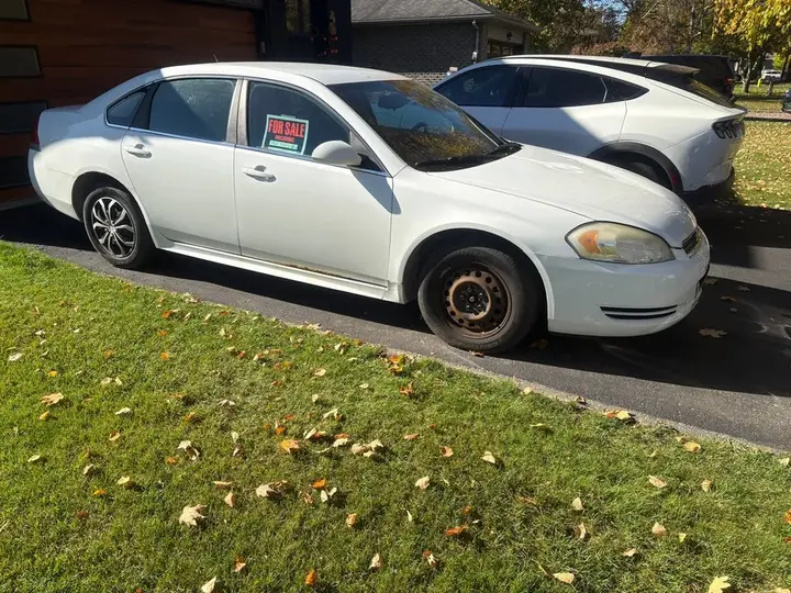Chevrolet Impala 2010 photo 2