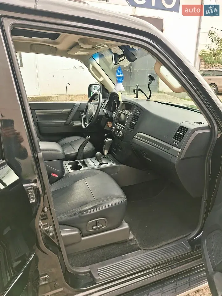 Mitsubishi Pajero 2014 photo 5