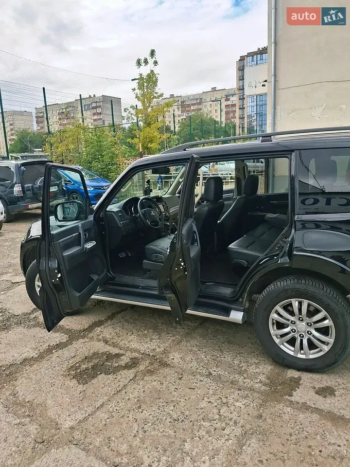Mitsubishi Pajero 2014 photo 3