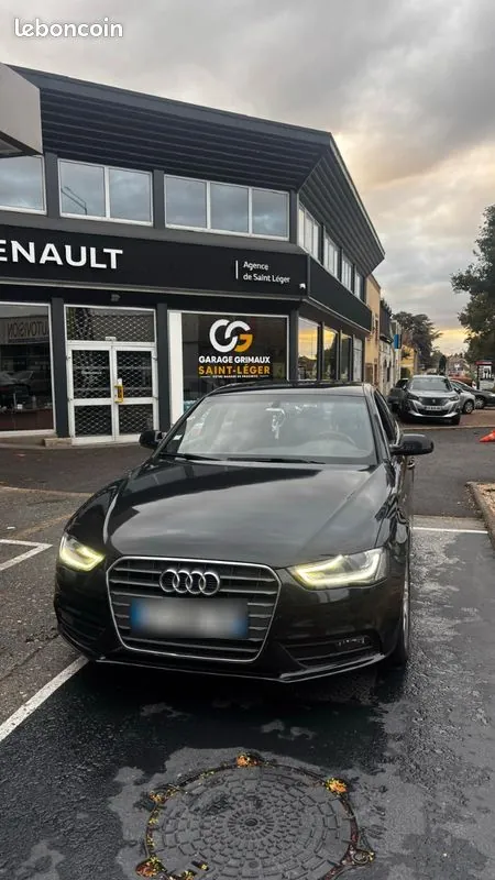 Audi A4 2012 photo 2