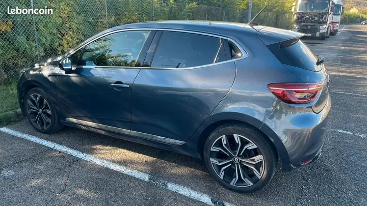 Renault Clio 2022 photo 2