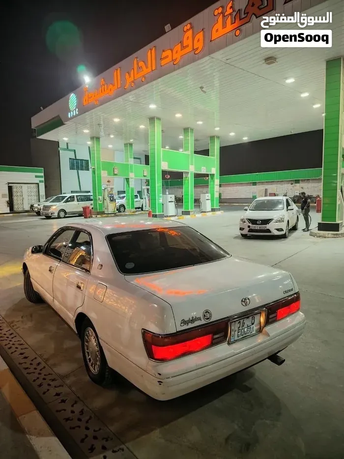 Toyota Crown 1993 photo 3