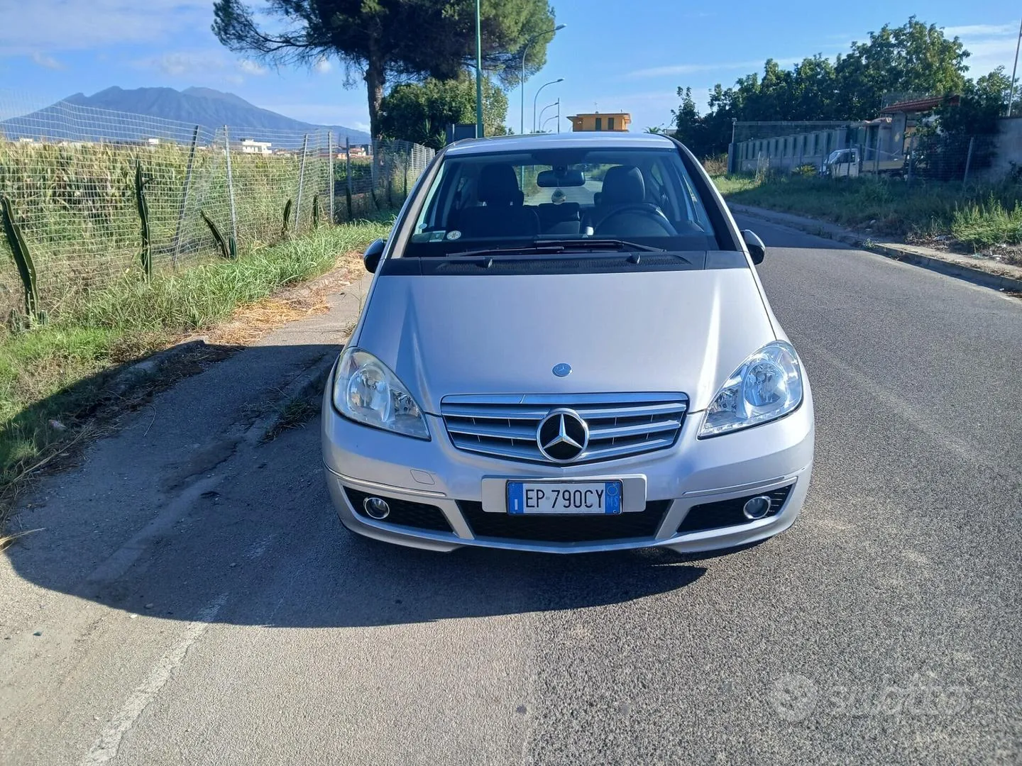 Mercedes-Benz A160 2010 photo 2