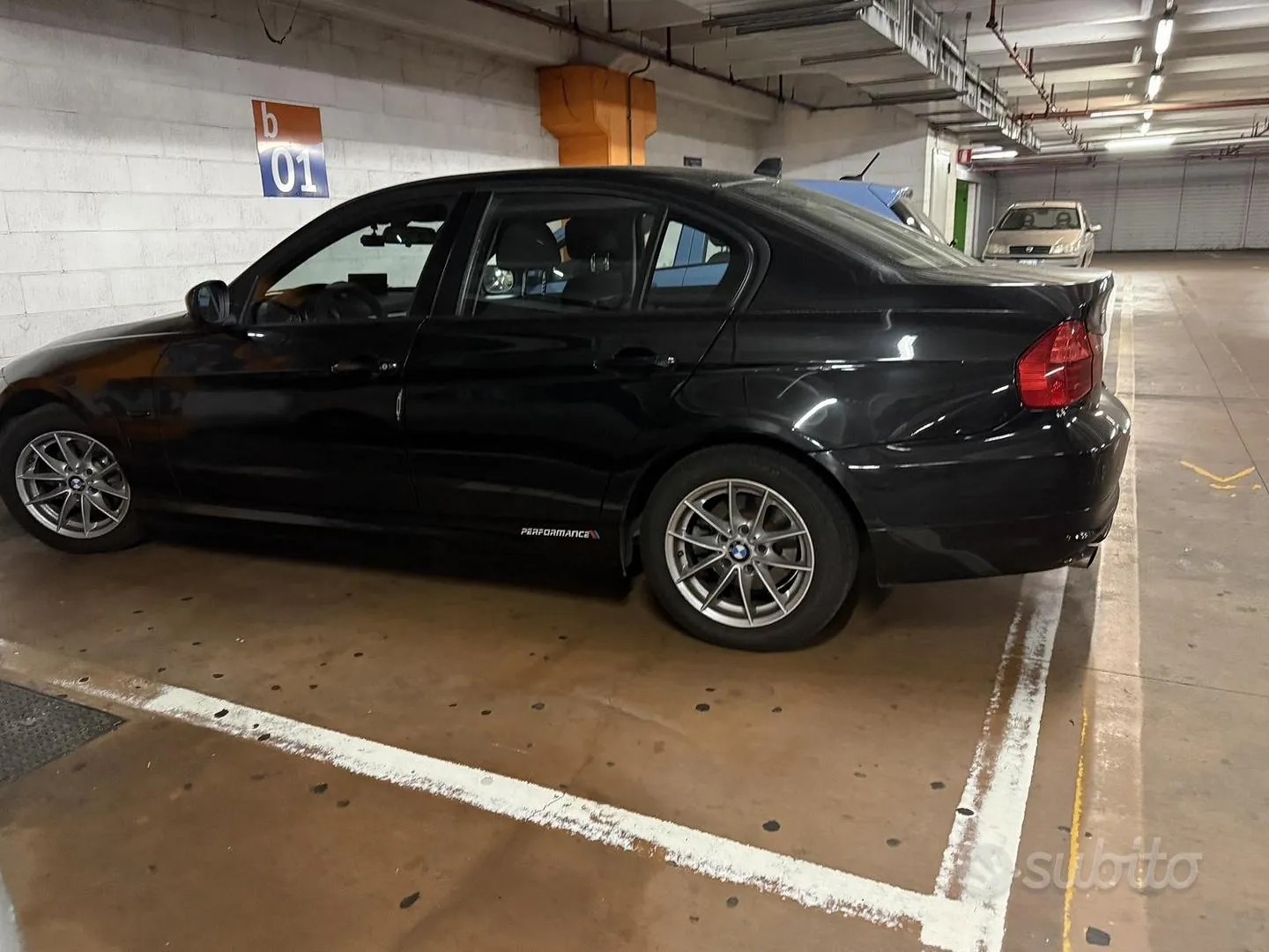 BMW 3 Series 2010 photo 2
