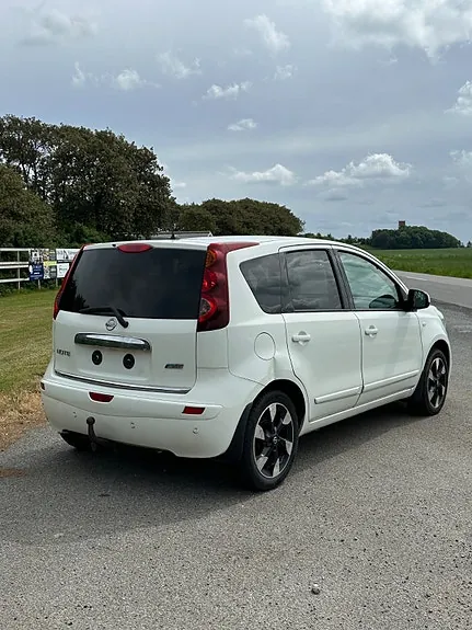 Nissan Note 2011 photo 5