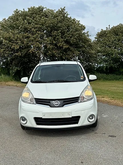 Nissan Note 2011 photo 3