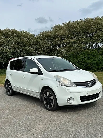 Nissan Note 2011 photo 4