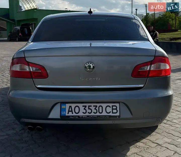 Skoda Superb 2011 photo 4