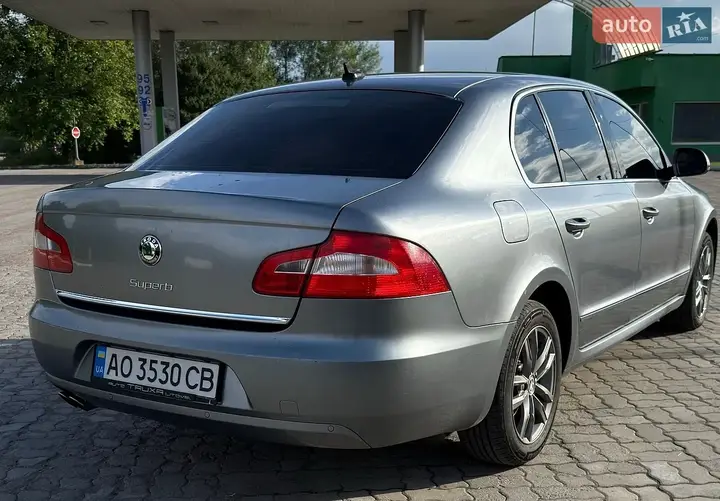 Skoda Superb 2011 photo 3