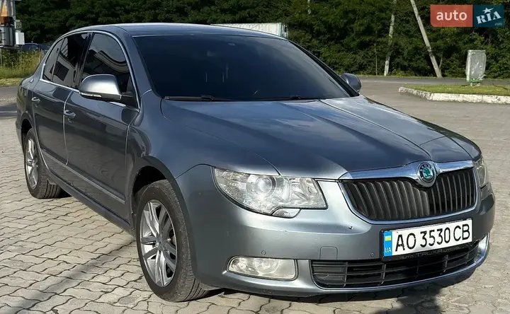 Skoda Superb 2011 photo 2