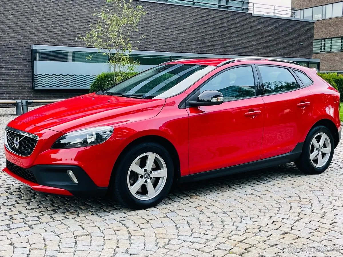 Volvo V40 2026 photo 2