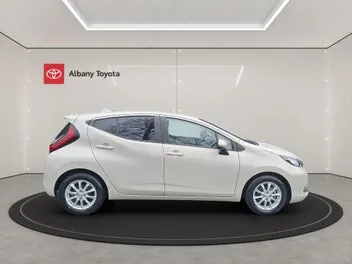Toyota Aqua 2023 photo 3