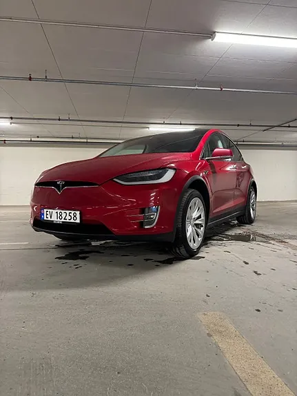 Tesla Model X 2018 photo 2