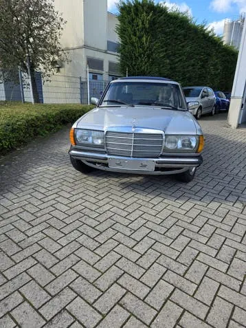 Mercedes-Benz 200E