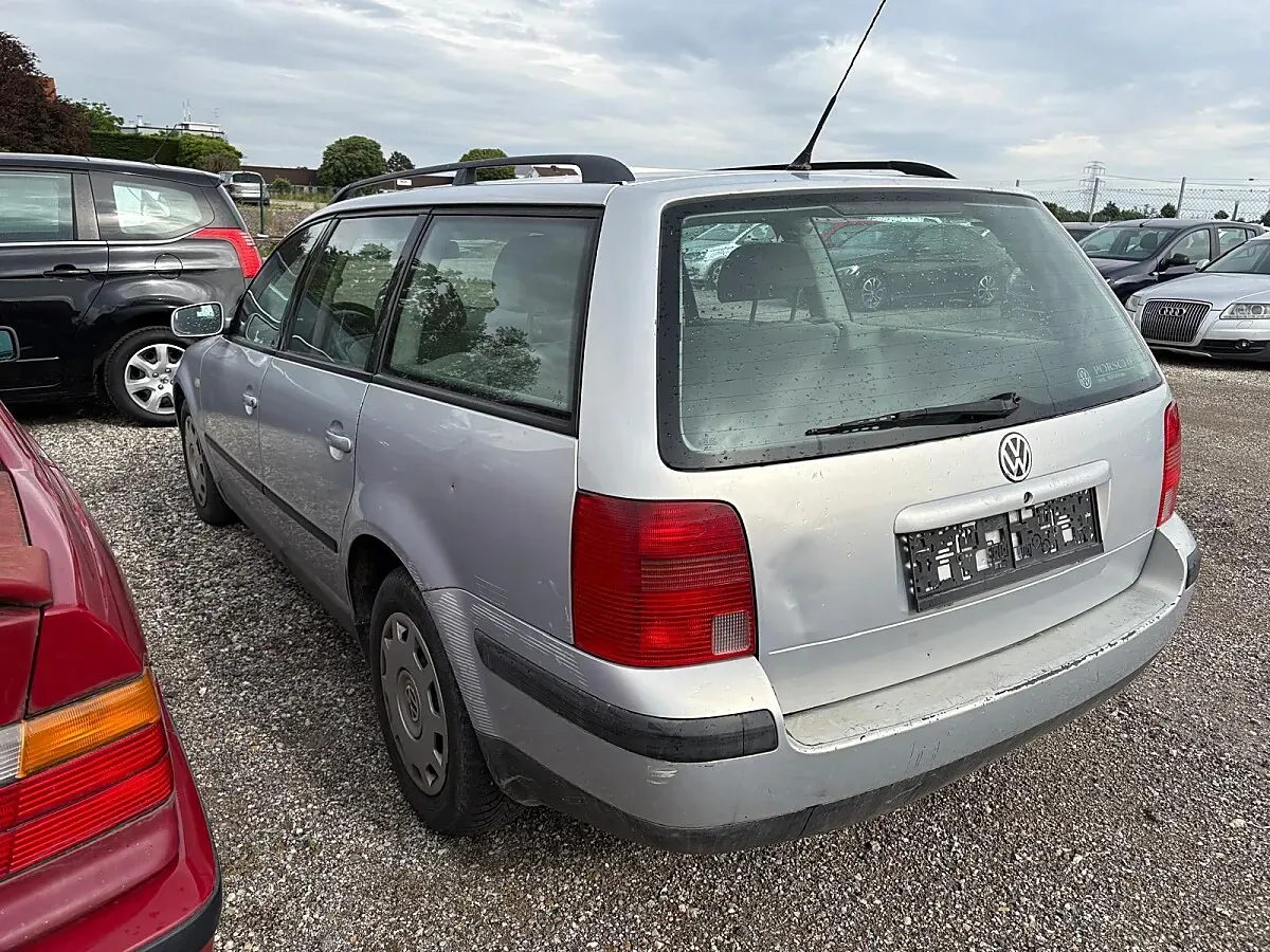 Volkswagen Passat 1999 photo 2