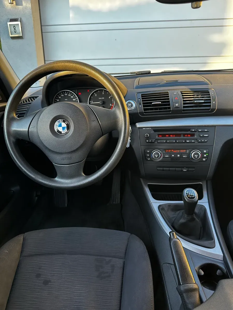 BMW 1 Series 2009 photo 2