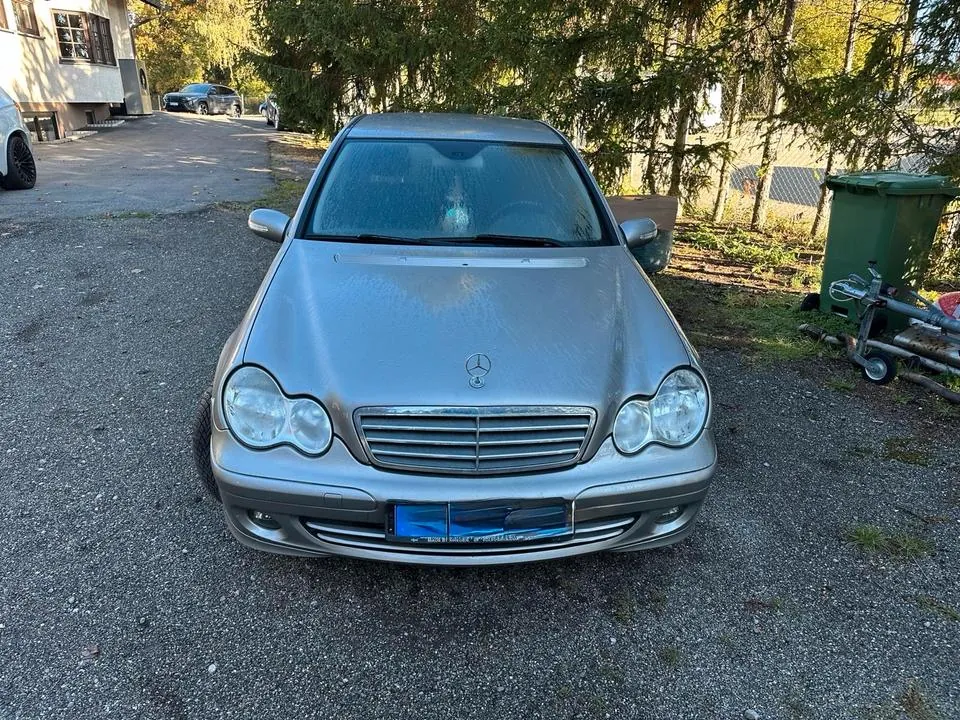 Mercedes-Benz C180