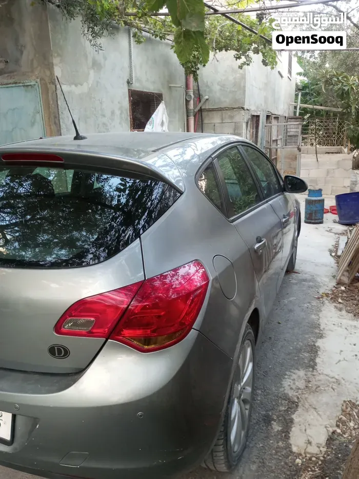 Opel Astra 2011 photo 3