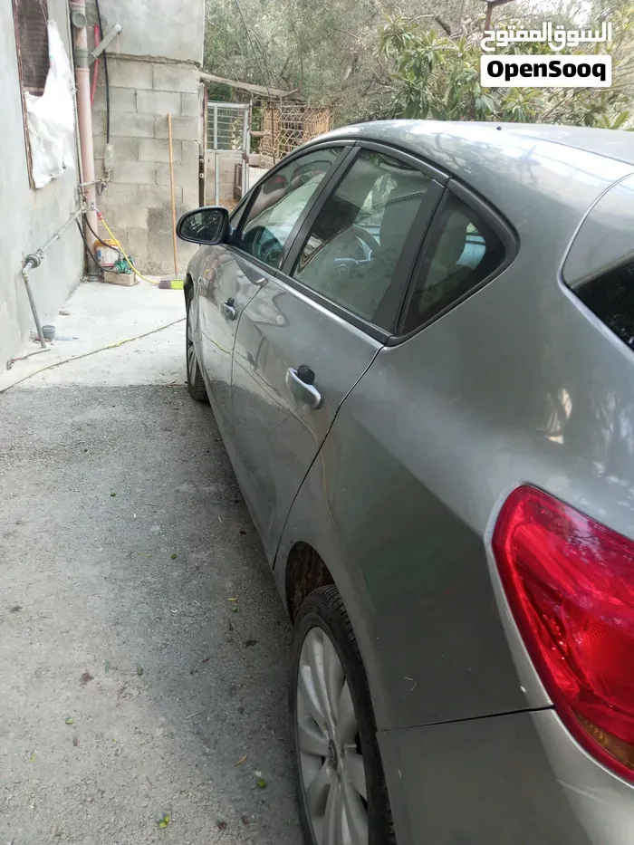 Opel Astra 2011 photo 4