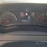 Peugeot 208 2023 photo 2
