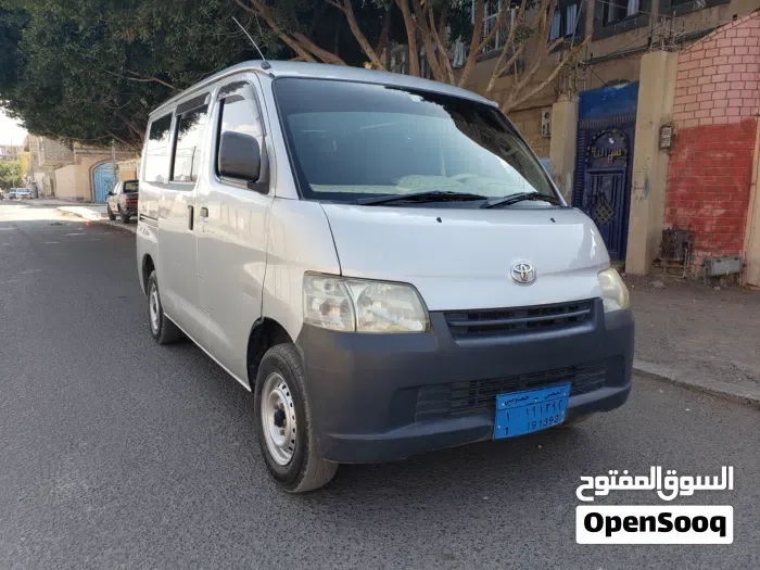 Toyota Hiace 2012 photo 5