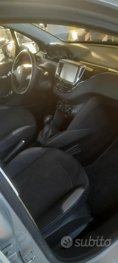 Peugeot 208 2017 photo 4