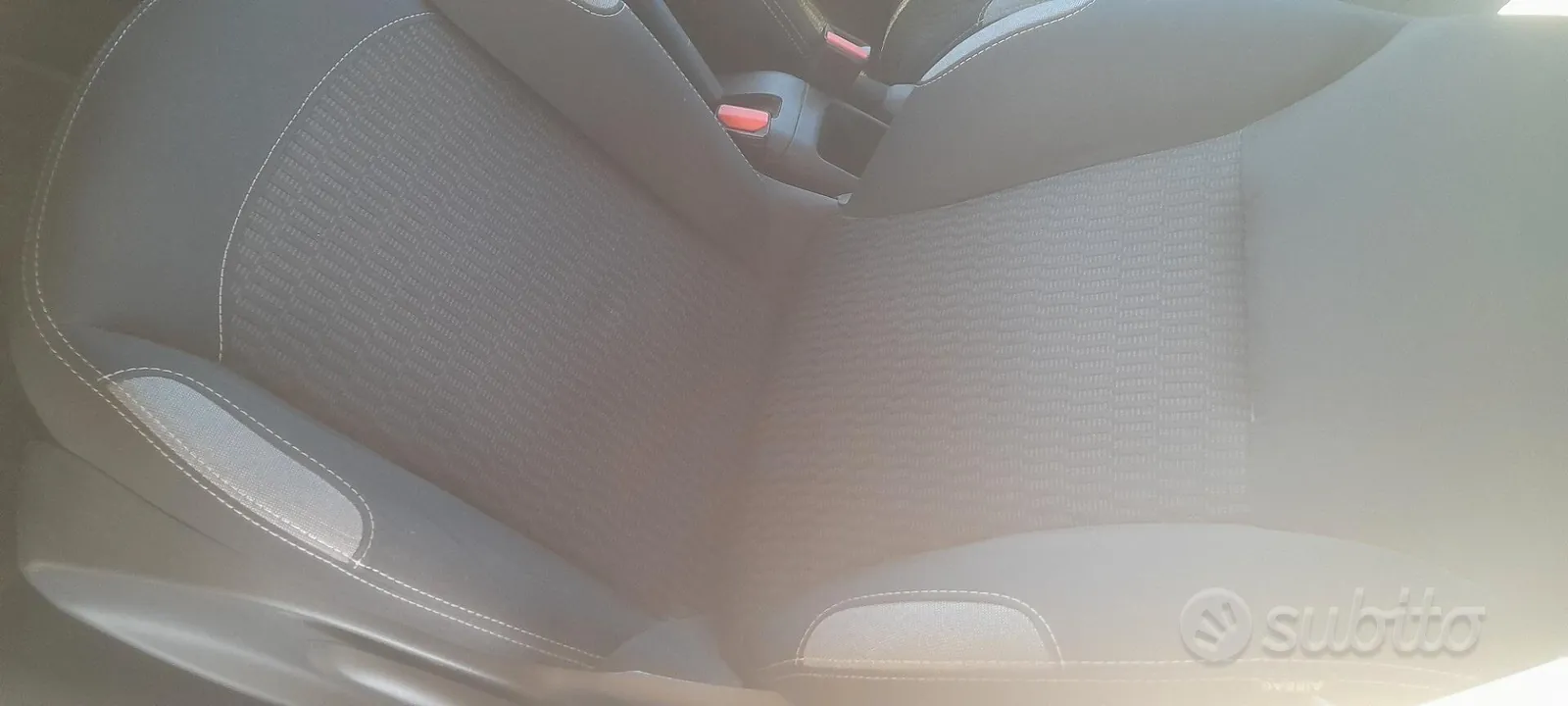Peugeot 208 2017 photo 5