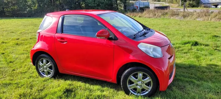 Toyota Iq 2013 photo 2