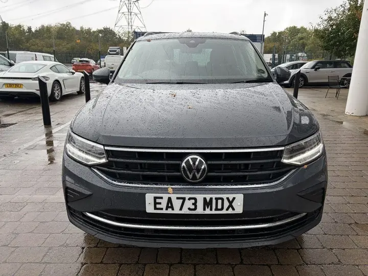 Volkswagen Tiguan 2023 photo 2