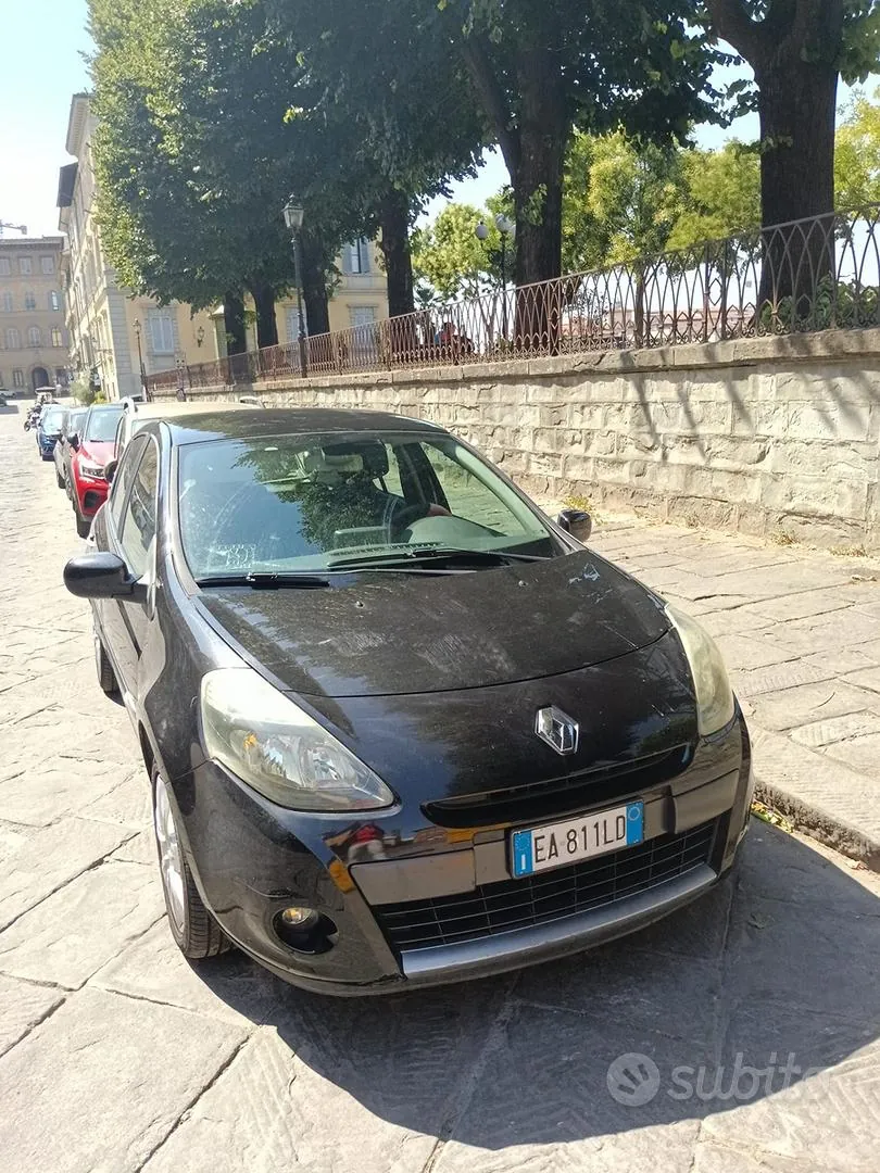 Renault Clio 2010 photo 2
