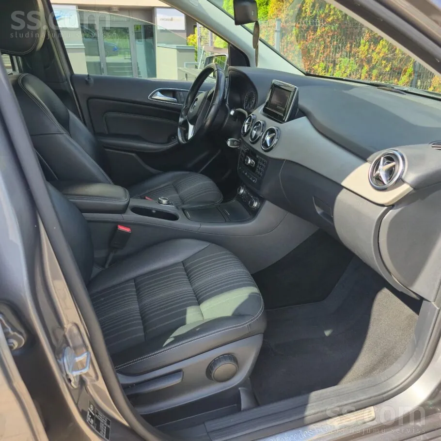 Mercedes-Benz B180 2012 photo 5