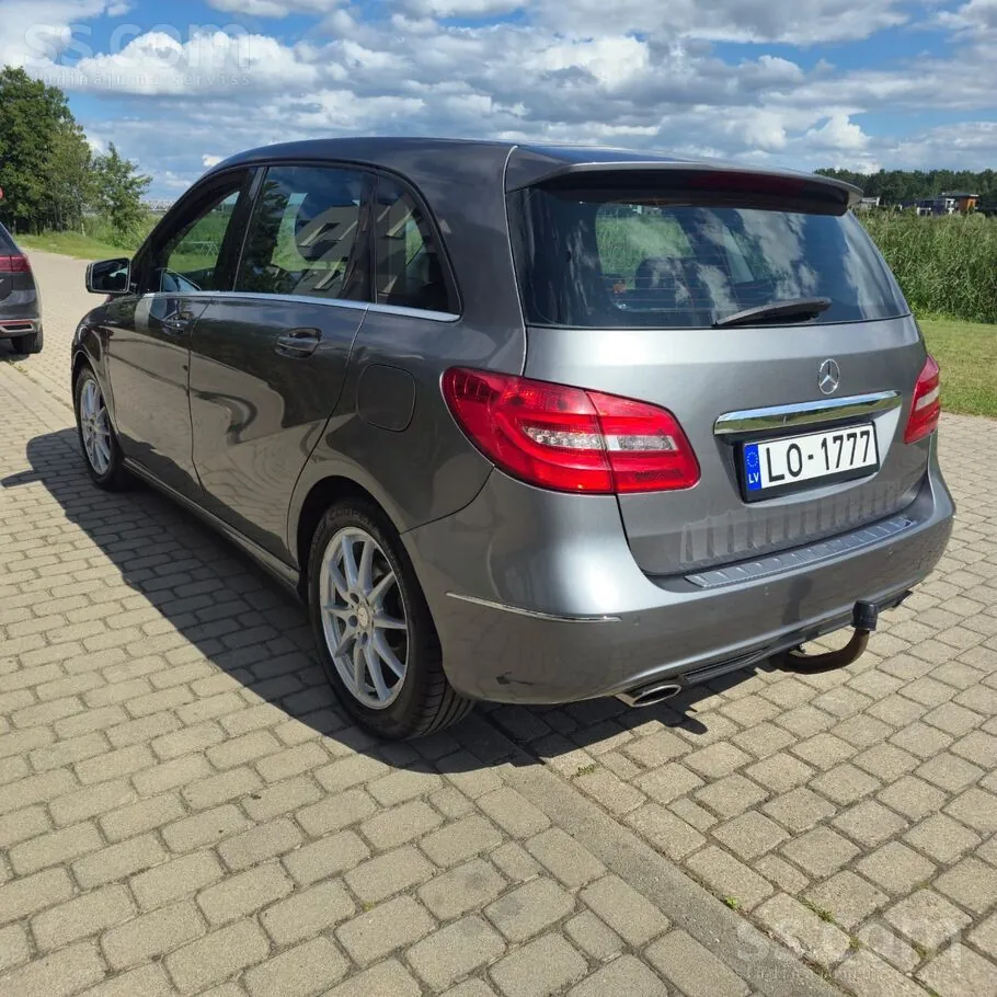 Mercedes-Benz B180 2012 photo 3