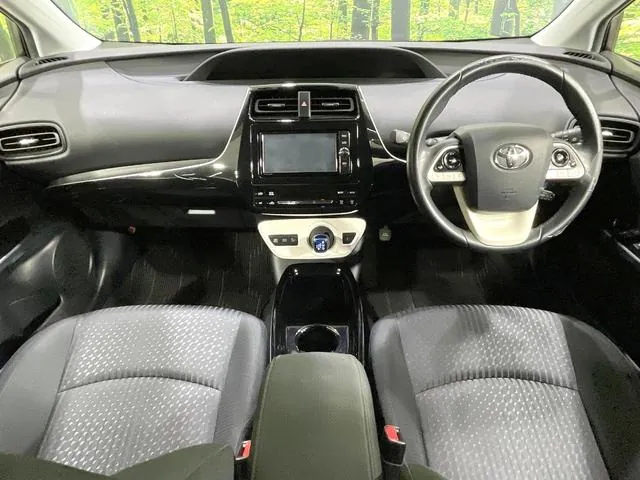 Toyota Prius 2018 photo 2