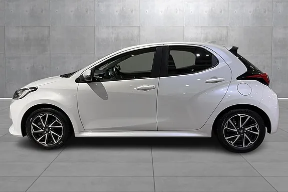 Toyota Yaris 2023 photo 2