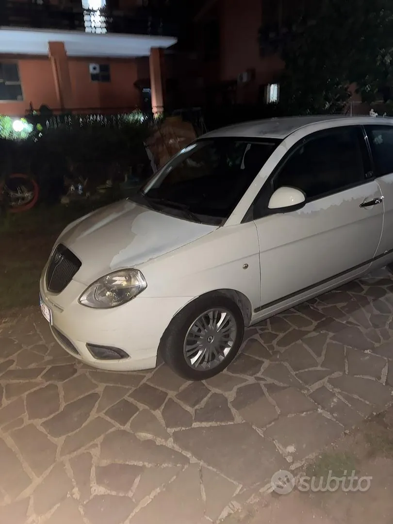 Lancia Ypsilon 2010 photo 2