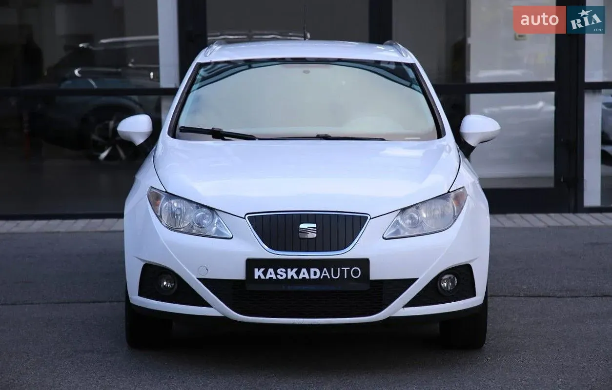 Seat Ibiza 2011 photo 2