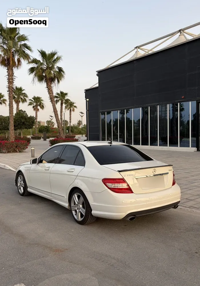 Mercedes-Benz C-Class 2011 photo 2