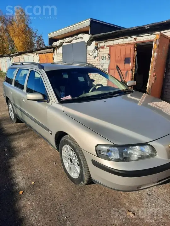 Volvo V70 2003 photo 2